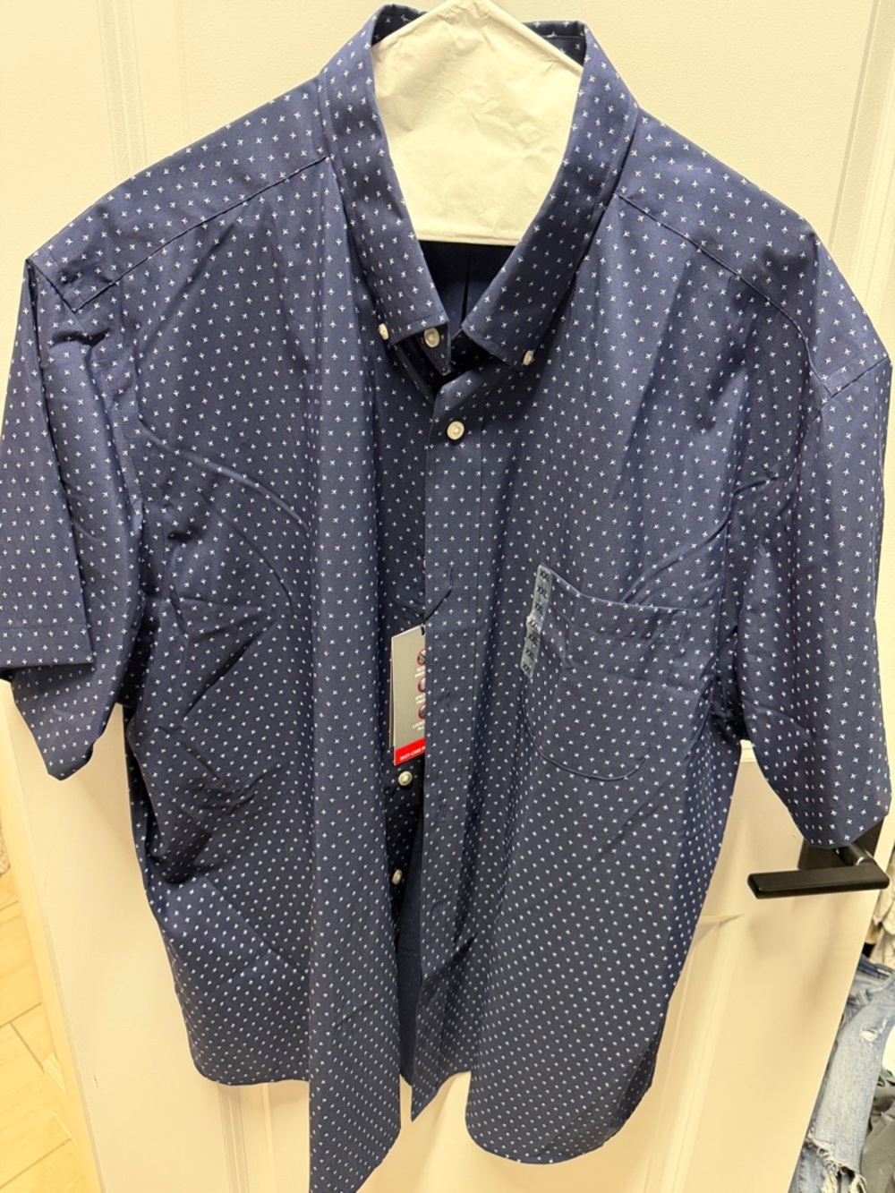 Roundtree & Yorke Navy Short-Sleeve Button-Up with White Micro Airplanes
